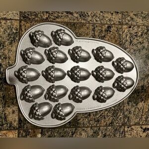 Nordic Ware Acorn Cakelet Pan